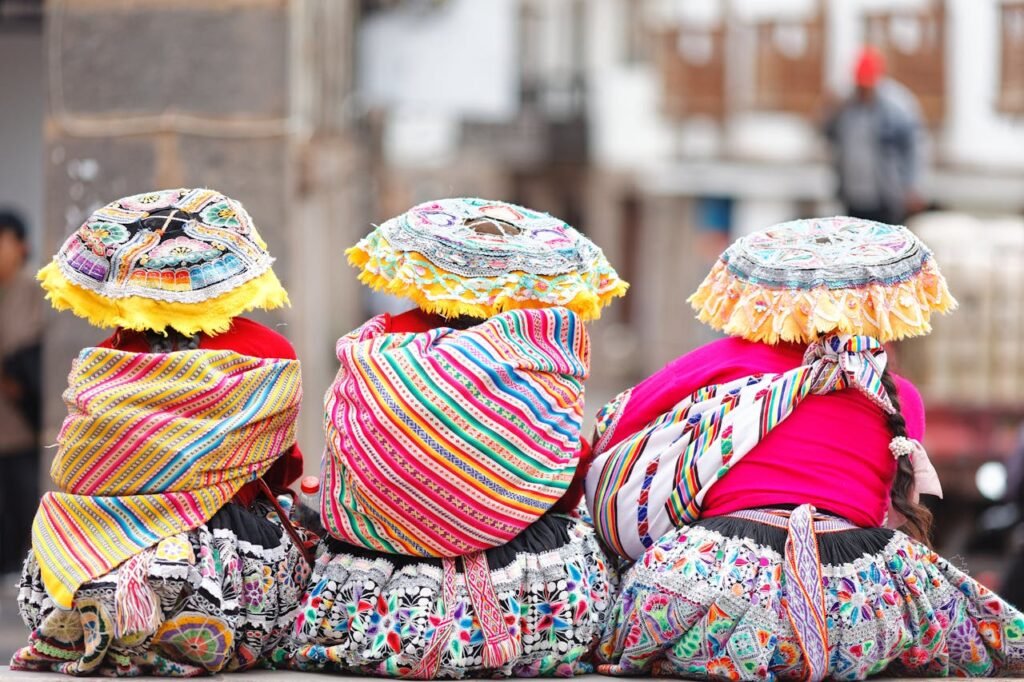 pexels-photo-26927090 Peruvian women with traditional clothes in Cusco